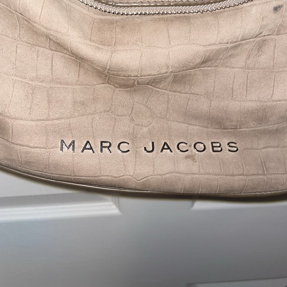 Marc Jacobs Hobo Shoulder Bag Greige Tan Purse Crocodile Embossed Leather - Picture 2 of 16